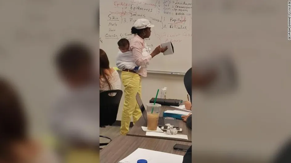 Une enseignante porte le bébé de son élève pendant trois heures pour qu’elle puisse prendre des notes
