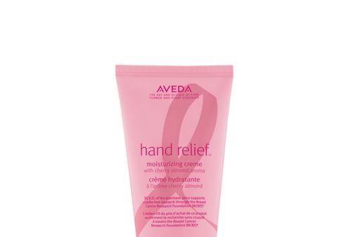 AVEDA Hand Relief Creme with Cherry Almond Aroma (30€). Donación: por cada producto vendido, Aveda donará 4,50€ a la investigación médica sobre el cáncer de mama.