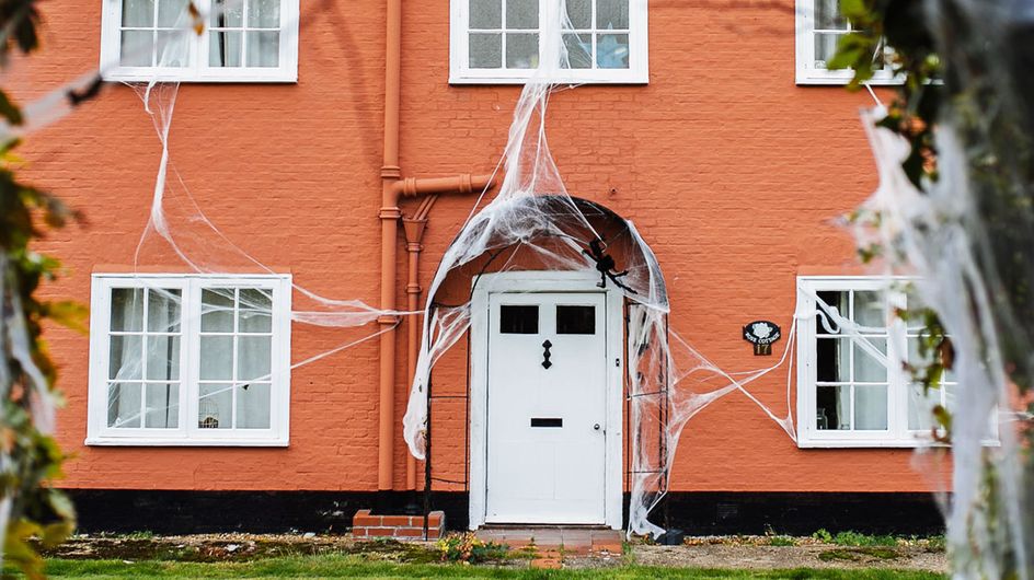 Halloween-Deko für draußen: Ideen fürs eigene Spukhaus
