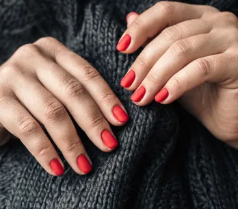 ¿Tienes las manos pequeñas? Estos son los esmaltes que harán que se vean más est