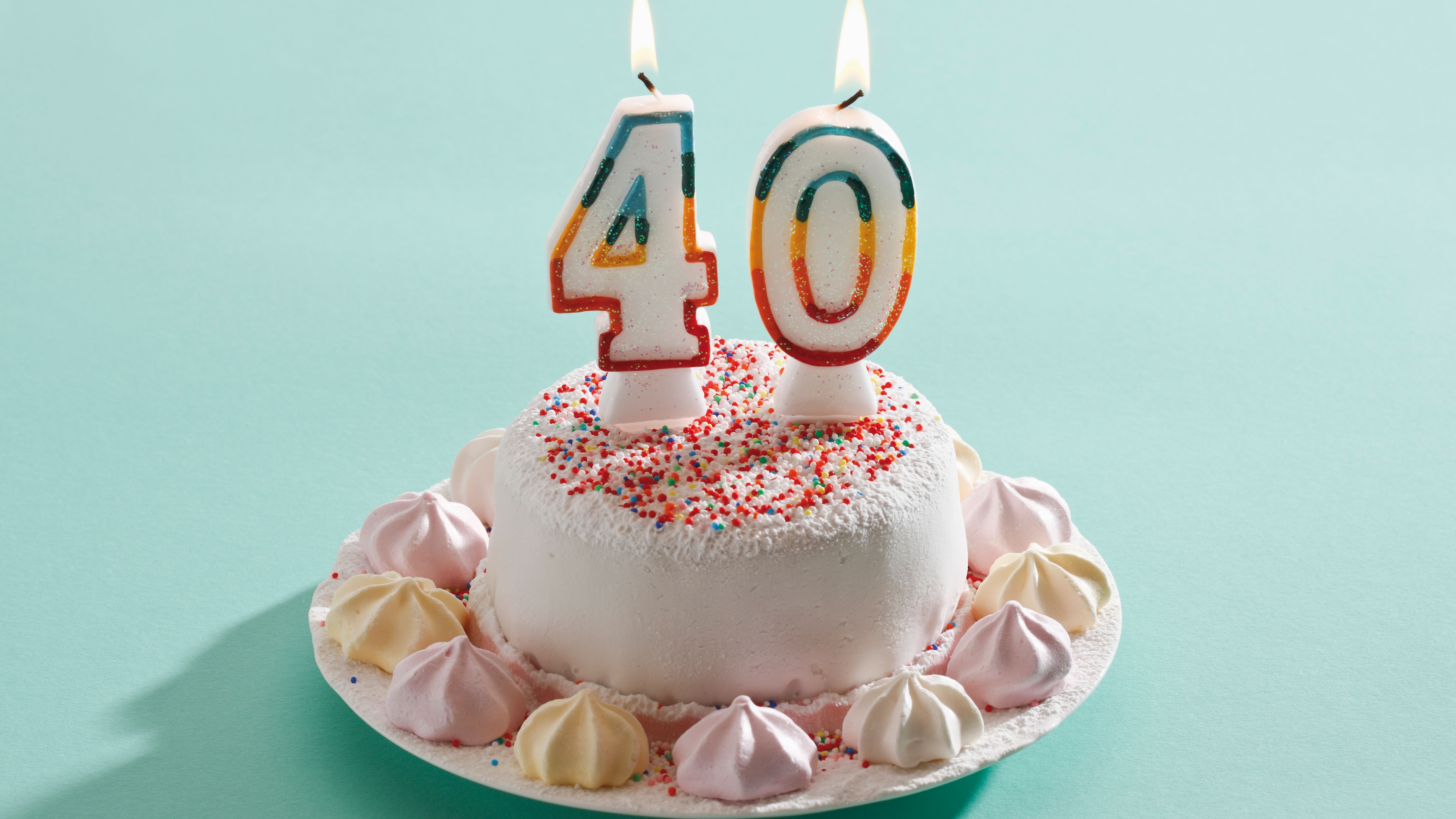 40.o regalo de cumpleaños para mujeres - 40 y fabuloso con una taza de cumpleaños con guirnalda - Ideas de regalo de 40 años para mamá, hija, hermana, esposa, amiga, colega, compañera de clase - Taza 