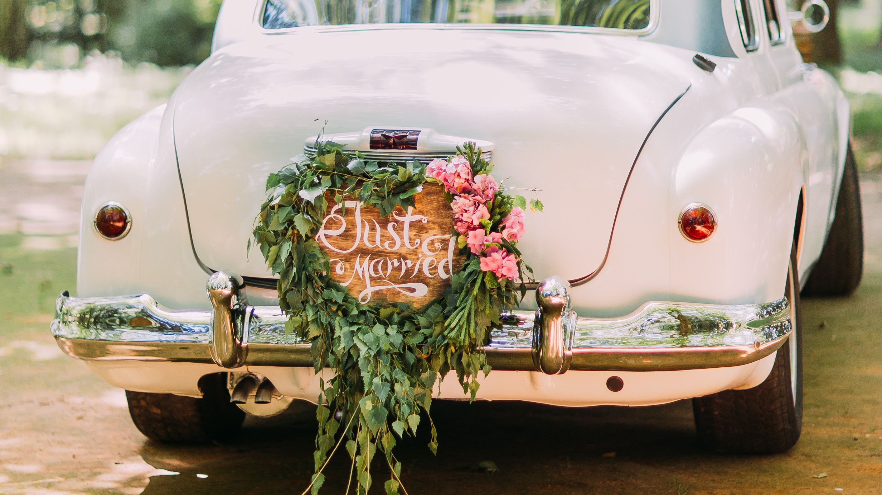 10 idées pour décorer la voiture des mariés