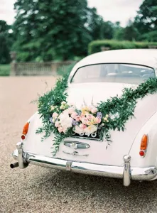 Décoration de voiture de mariage : choisissez Bloom, fleuriste