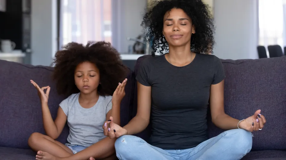 Les postures de Yoga à tester avec son enfant pour une séance à la maison