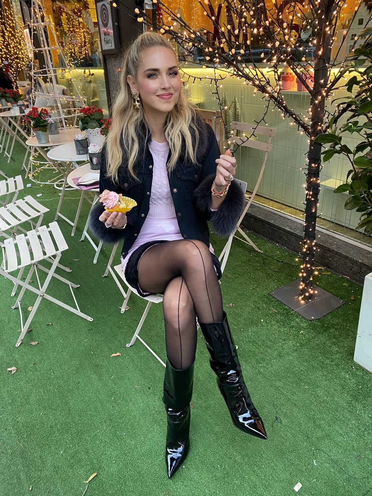 Riga sui collant: Chiara Ferragni la indossa davanti