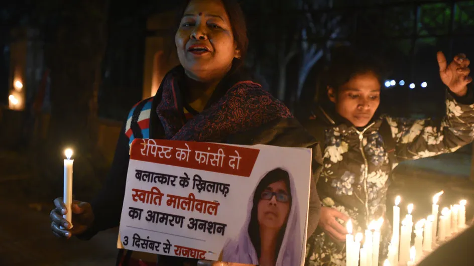 Victime de viol, une Indienne meurt immolée par le feu en se rendant à son procès