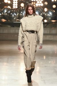 Monochromer Look gesehen bei der Fashion Show von Isabel Marant
