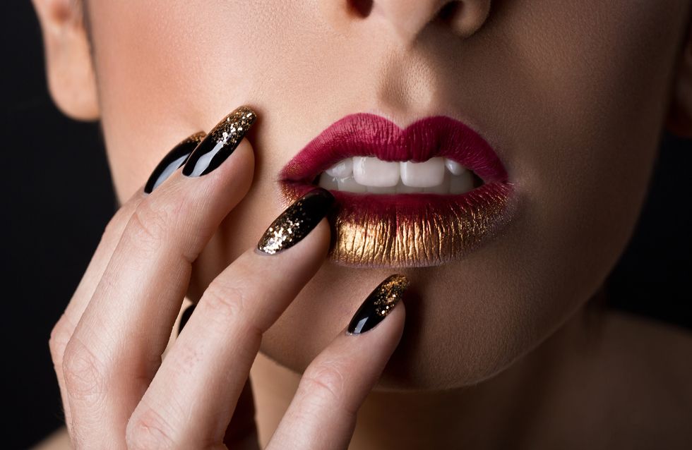 Rosso e oro: il make-up delle feste è audace e prezioso