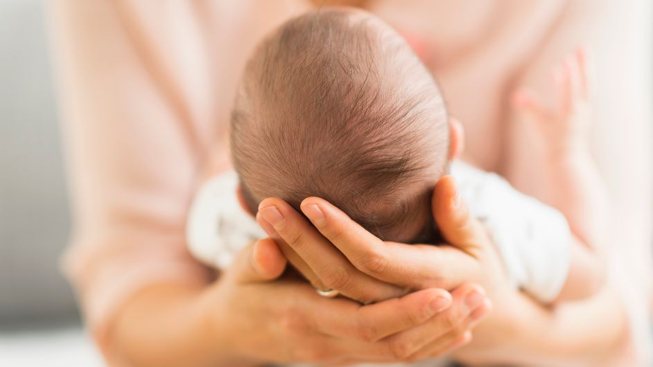 Un Policier Sauve Un Bebe Qui S Etouffe Grace Aux Gestes De Premiers Secours