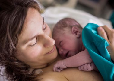 Un Couple Donne Naissance A Son Bebe Guide Par Les Pompiers Au Telephone