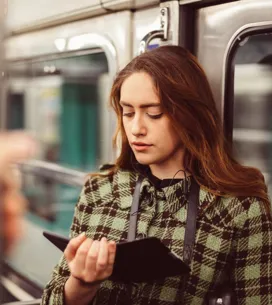 Manspreading: cómo los hombres invaden mi espacio en el transporte público