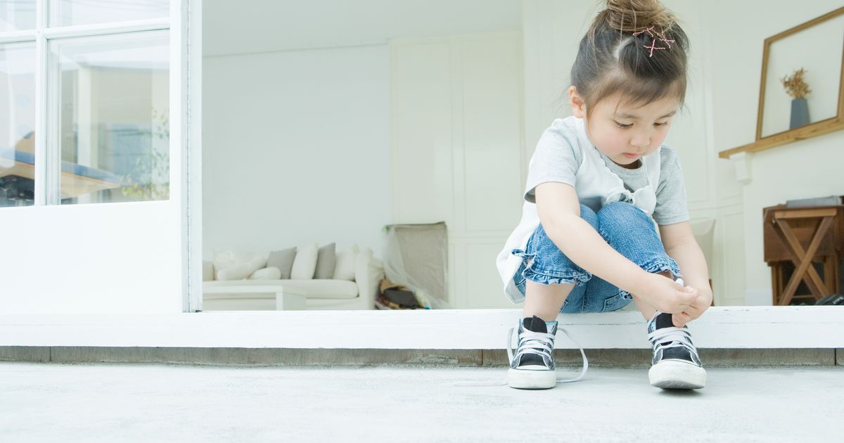 Jouet bois éducatif Chaussure à lacer