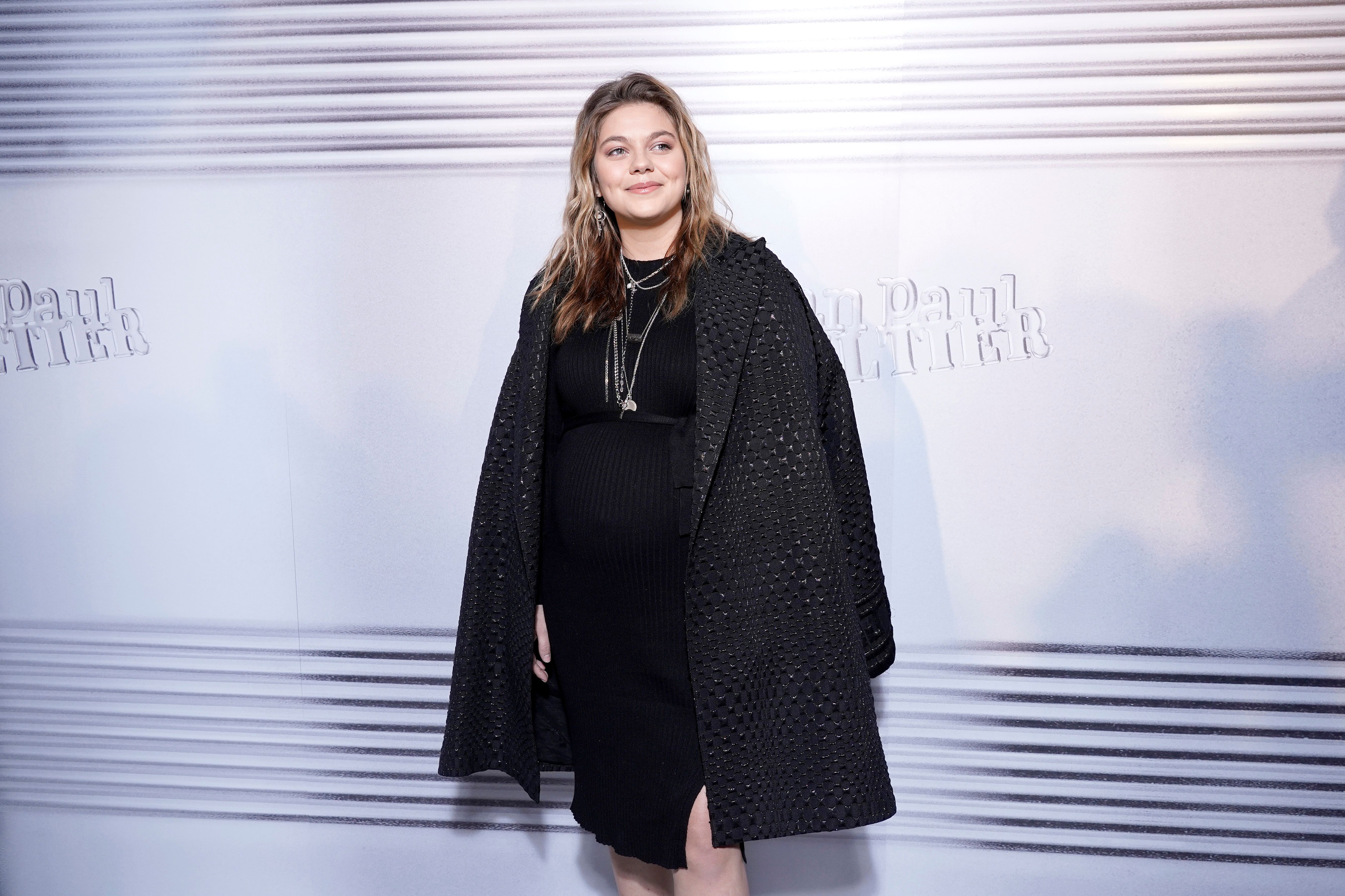 La chanteuse Louane confirme attendre son premier enfant ...