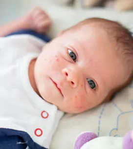 Première dent de bébé : tout ce qu'il faut savoir - Helvident