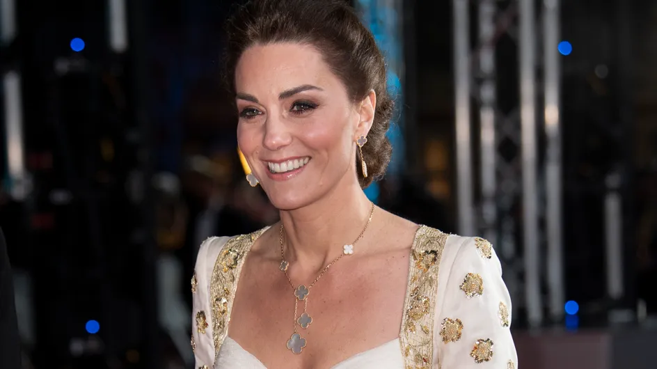 Kate Middleton, sublime duchesse dans une robe vintage blanche et dorée