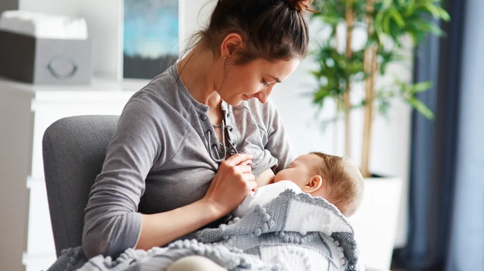 ¿Es necesario evitar algún alimento durante la lactancia materna?