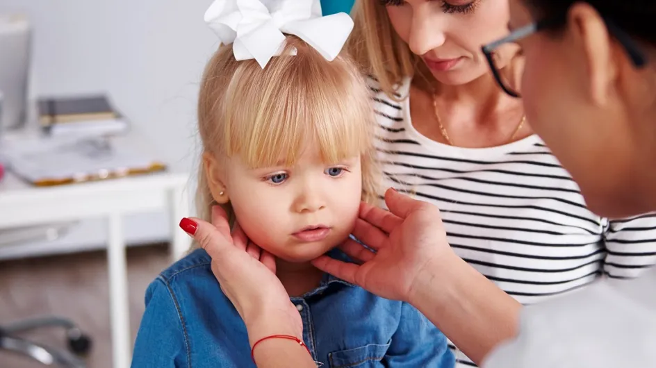 Mononucleosi nei bambini: sintomi e cura di questa malattia infettiva
