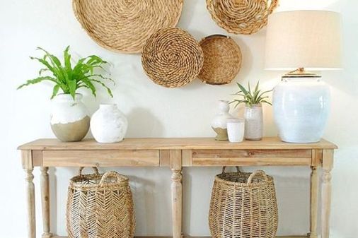 Decorar la entrada con mimbre