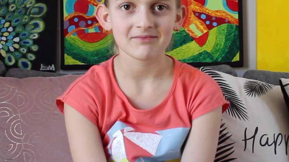 Cette petite fille de 10 ans peint afin de récolter des dons pour les hôpitaux