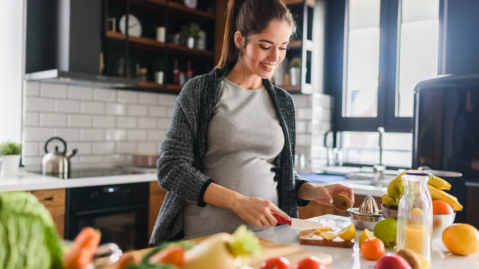 ¿Qué alimentos deberías evitar durante el embarazo?