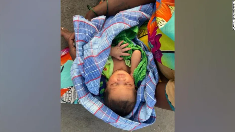Inde : une femme accouche, puis parcourt 160 km avec son nouveau-né