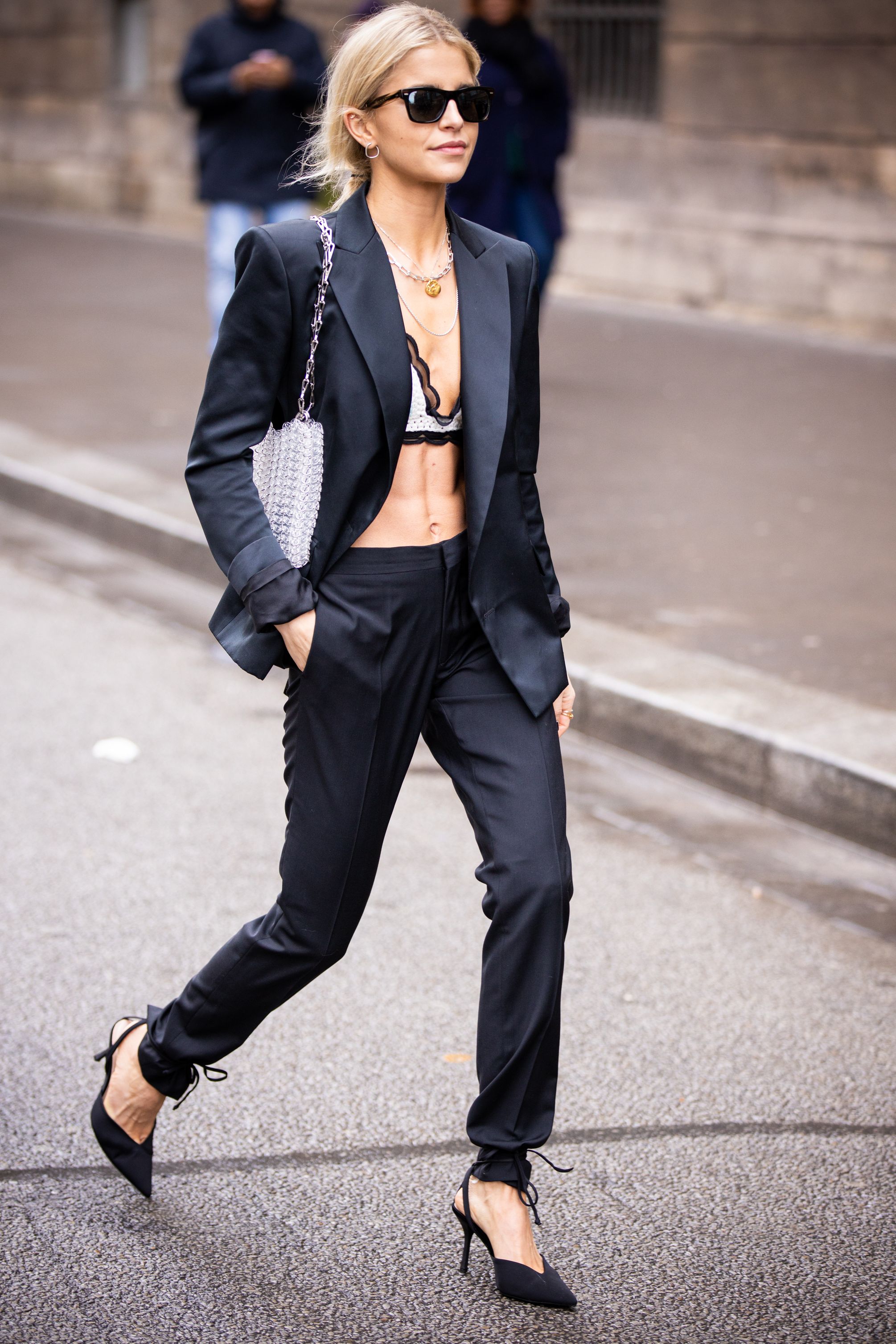 2024 how to wear a tuxedo?