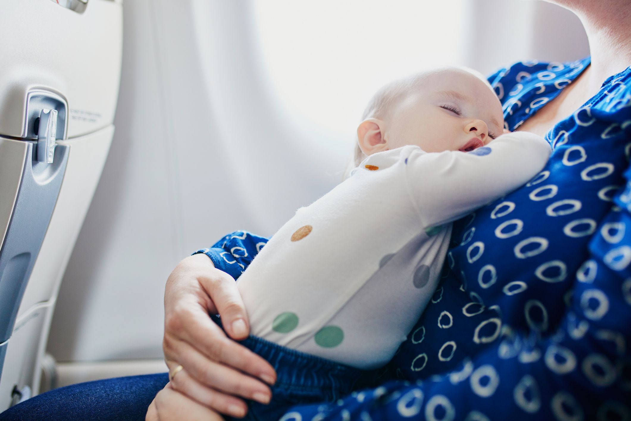 A quel âge je peux mettre bébé dans une poussette avion ? 