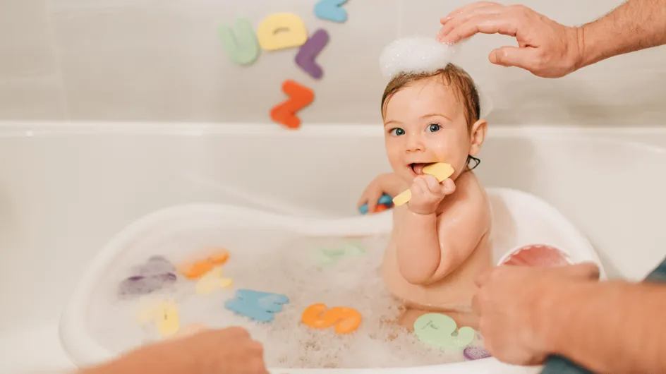 Come fare il bagnetto al neonato: tutte le accortezze da prendere