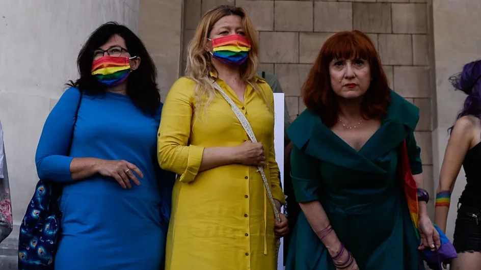 Pologne : Des députés habillés aux couleurs de l'arc-en-ciel pour protester contre le président