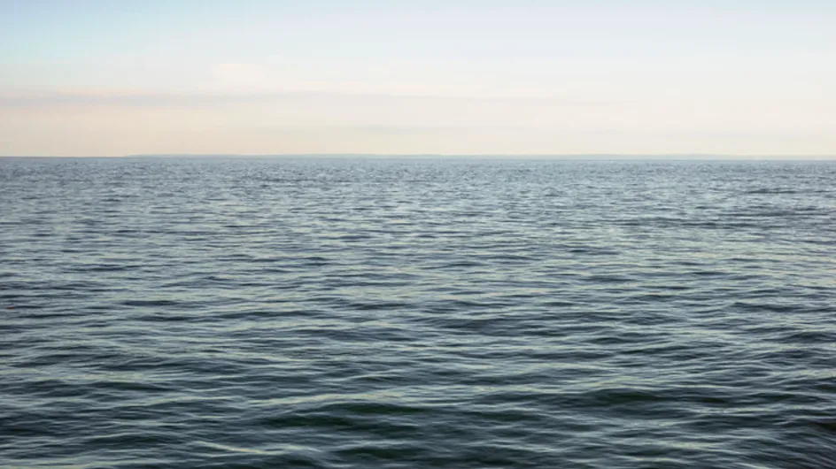 Emporté au large dans la mer, cet enfant de 10 ans a survécu grâce à un documentaire