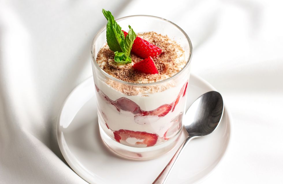 Erdbeerkuchen im Glas Weltbestes Dessert in unter 15 Minuten