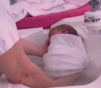 Le Bain Libre De Bebe Comment Le Pratiquer En Toute Securite