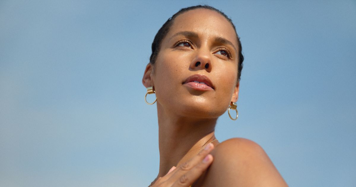 Alicia Keys lance sa marque skincare en collaboration avec ELF