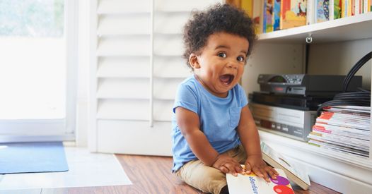 Motricite A Quel Age Bebe S Assoit Et Tient Il Assis