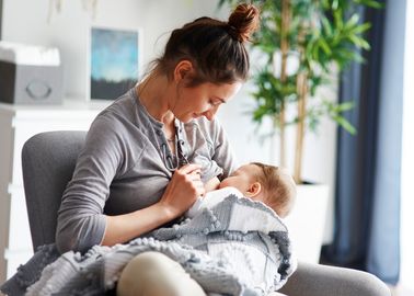 Position Allaitement Quelle Posture Adopter Pour Donner Le Sein