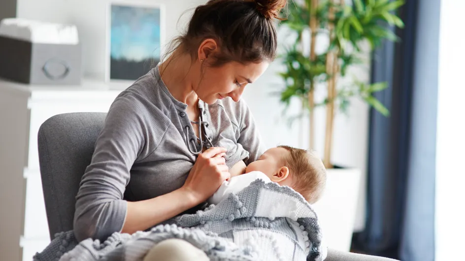Positions d'allaitement : laquelle adopter pour donner le sein à bébé ?