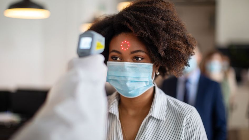 Neue Symptome: Schädigt das Coronavirus unser Gehirn?