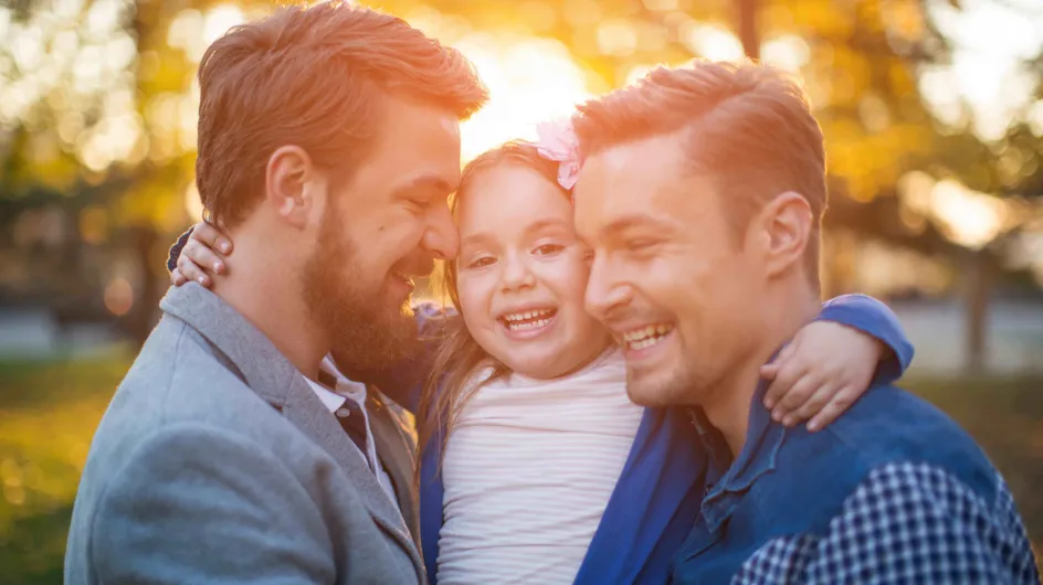 Une étude révèle que les parents de même sexe élèvent des enfants plus heureux