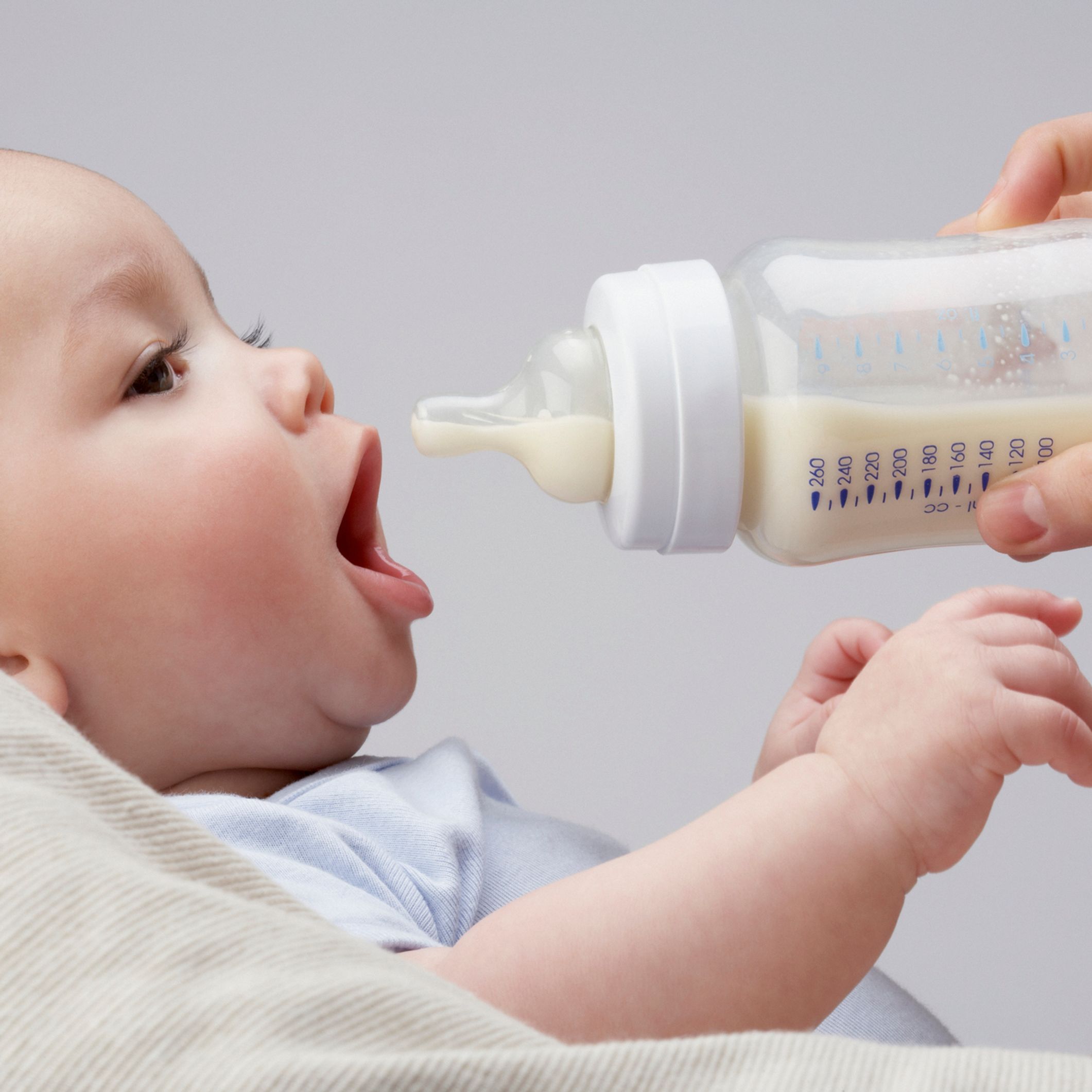 Sélection bébé : Top 8 des biberons anti-coliques