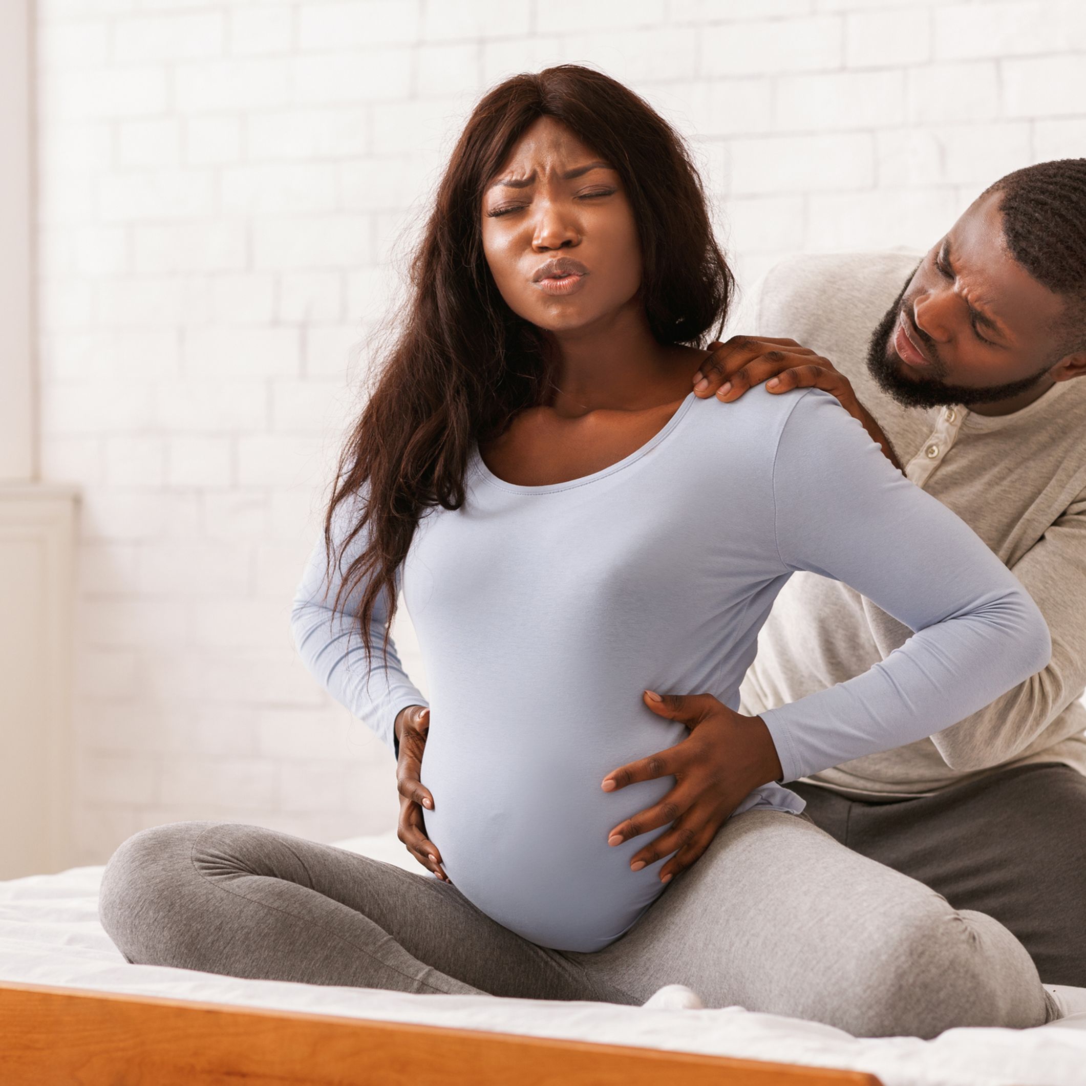 Une gynéco aide une femme à accoucher… alors qu'elle est elle-même sur le  point d'avoir un bébé : Femme Actuelle Le MAG