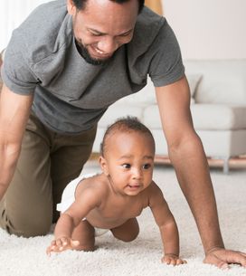 Motricite A Quel Age Bebe S Assoit Et Tient Il Assis