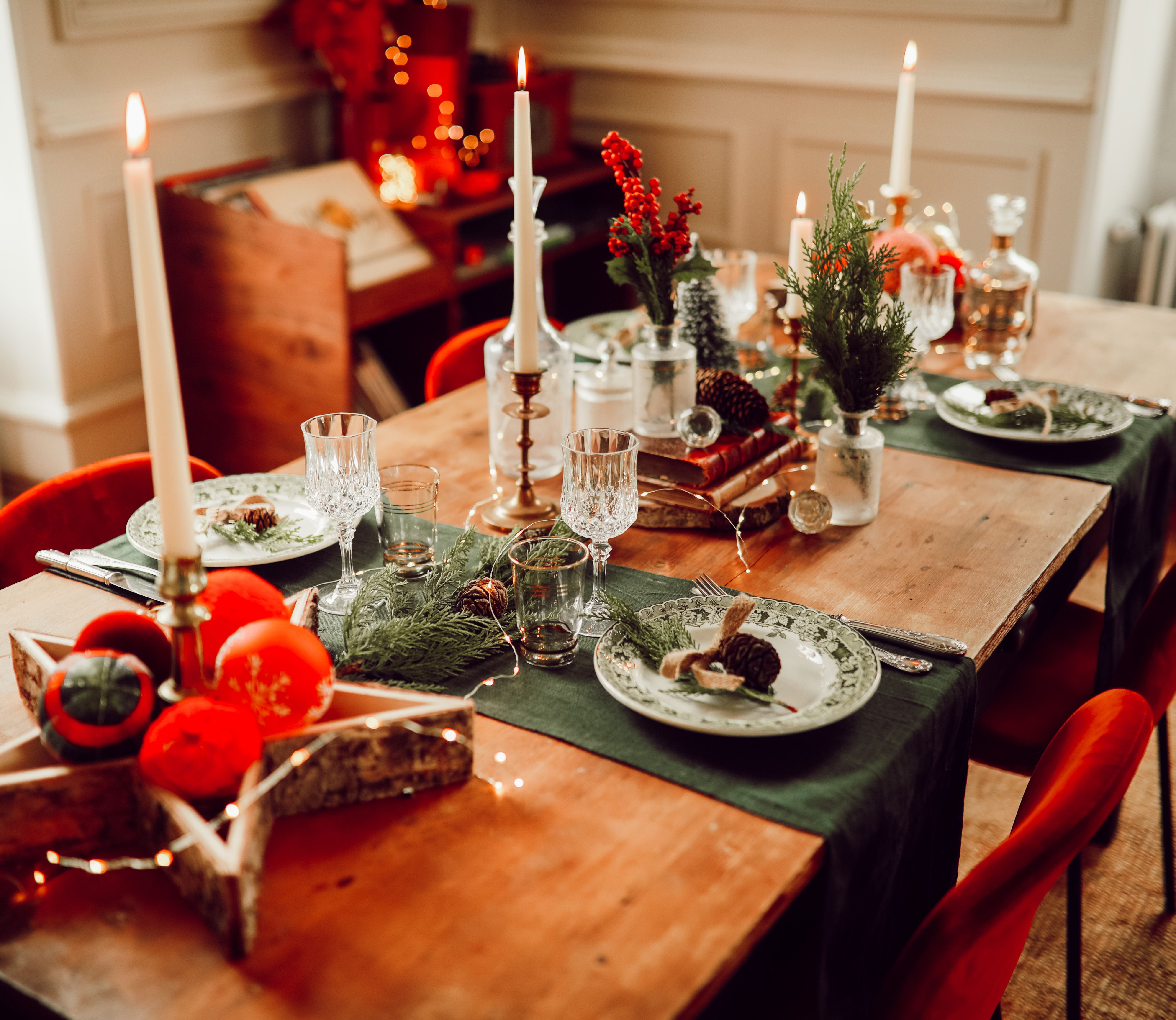 Une table de fêtes : Boules de Noël