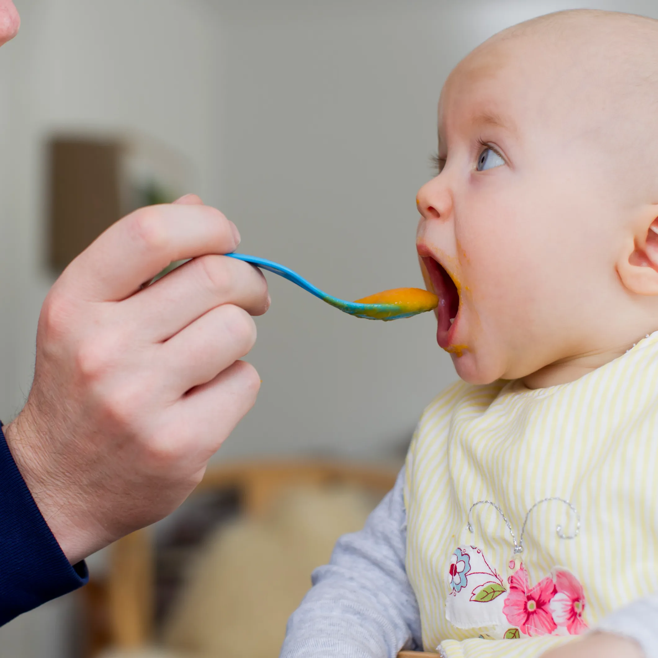 Diversification Alimentaire Tout Ce Qu Il Faut Savoir Sur Ce Changement Intervenant Aux 4 Mois De Bebe