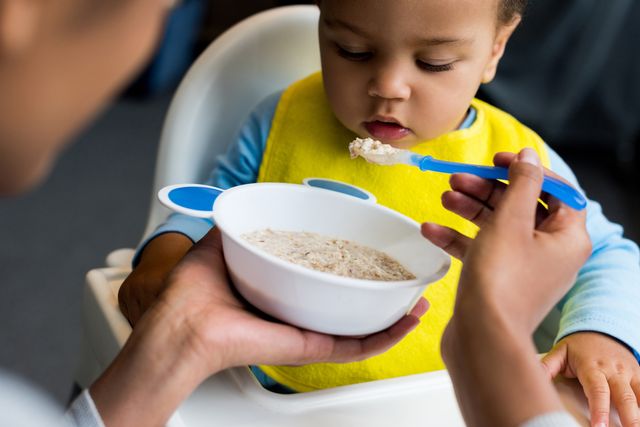 Diversification Alimentaire Tout Ce Qu Il Faut Savoir Sur Ce Changement Intervenant Aux 4 Mois De Bebe