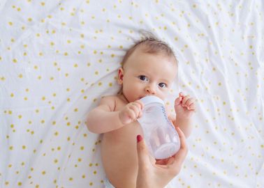 Eau Du Robinet Eau En Bouteille Quelle Eau Donner A Mon Bebe