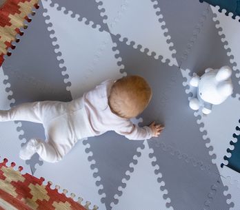 Motricite A Quel Age Bebe S Assoit Et Tient Il Assis