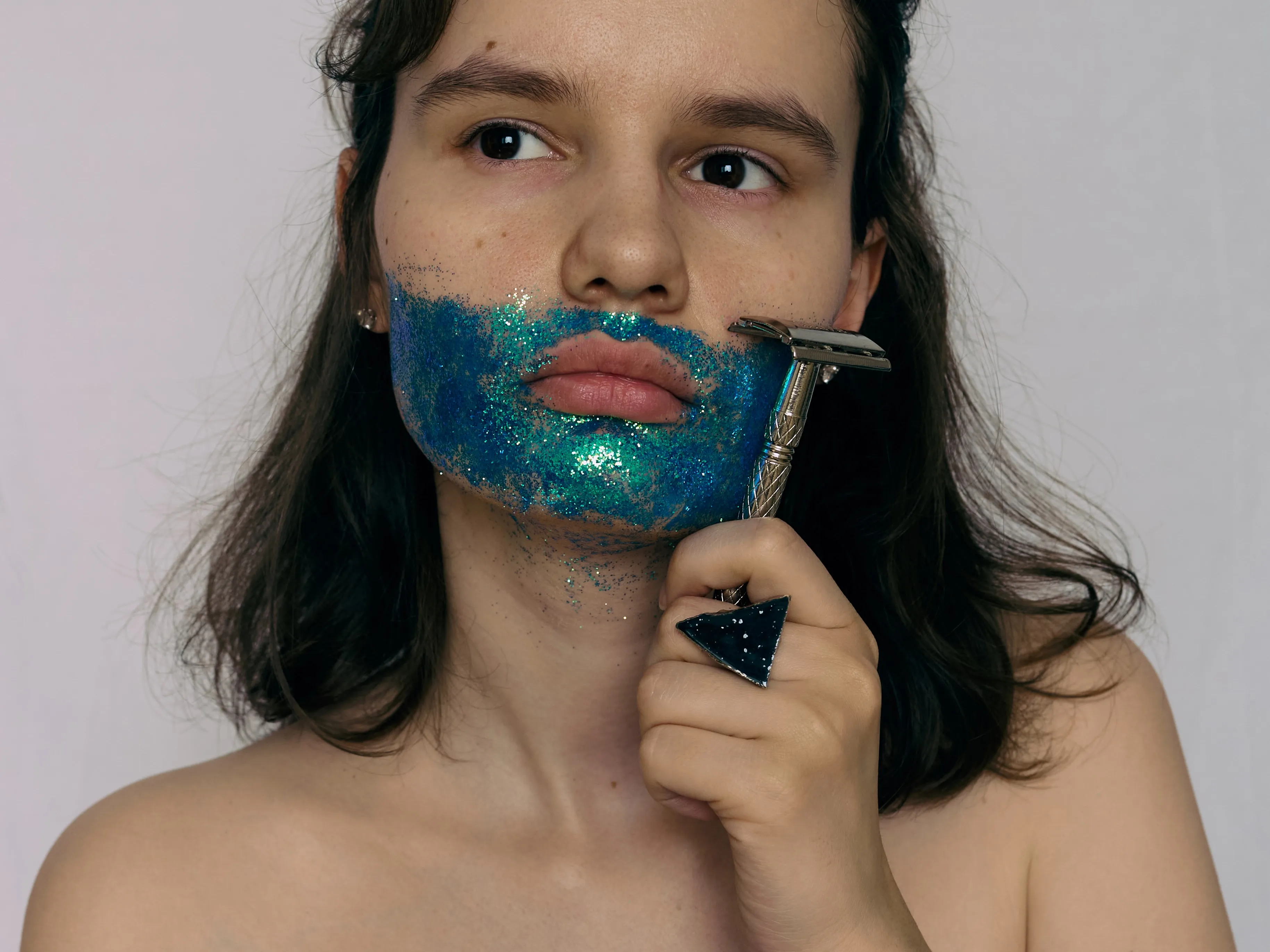 épilation oreille cire chaude