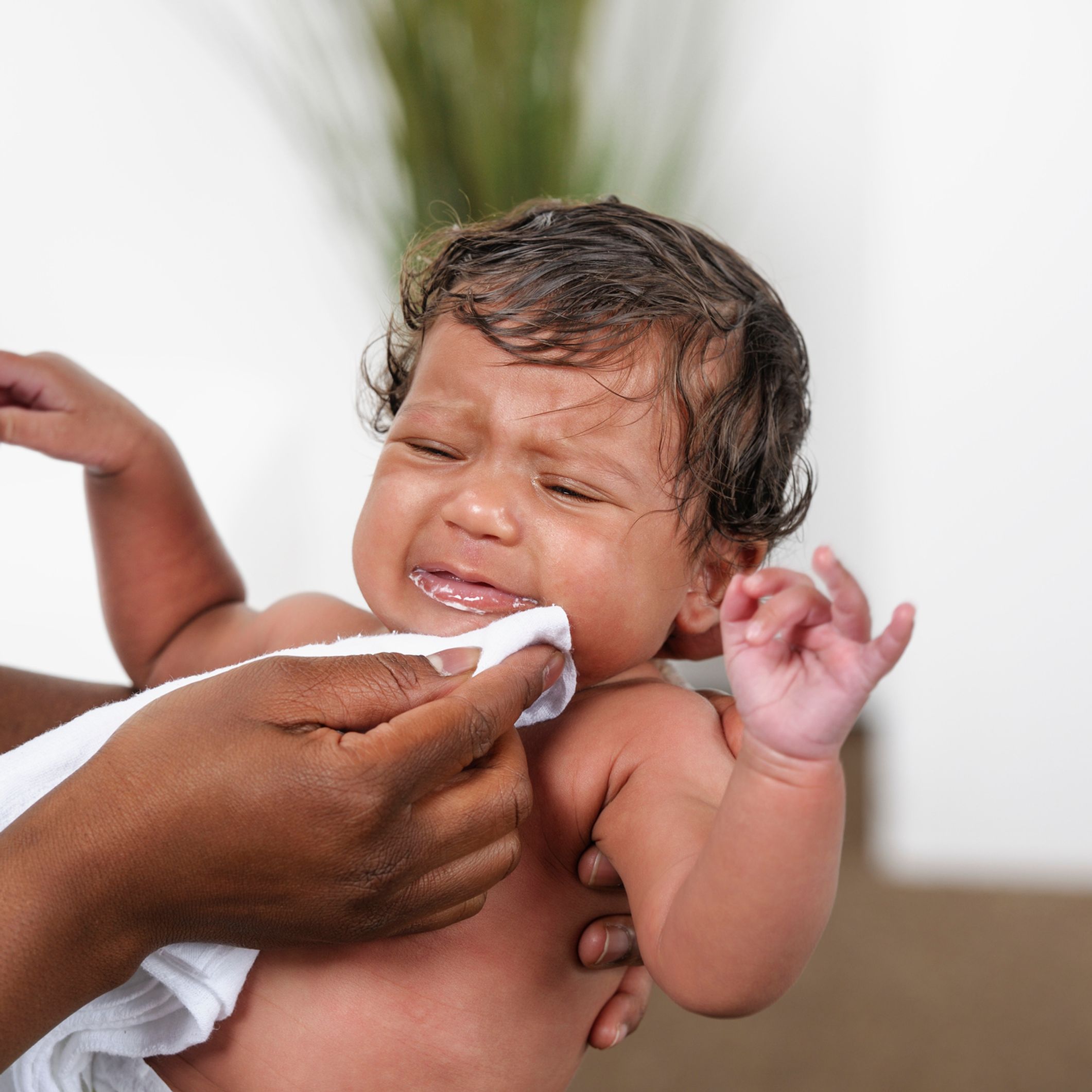 Vomissements De Bebe Causes Remedes Et Quand Faut Il S En Preoccuper