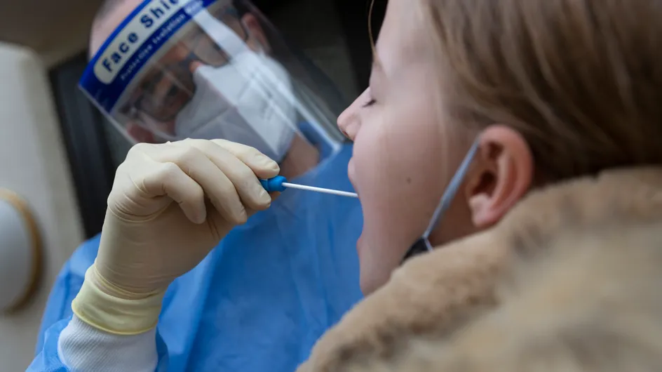 Tests salivaires dans les écoles : qui va tester nos enfants ?
