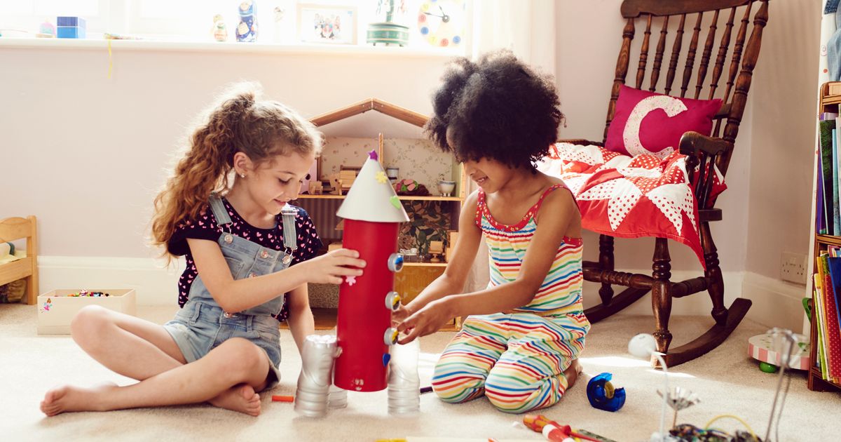 Kits créatifs : 10 activités manuelles enfants pour les vacances